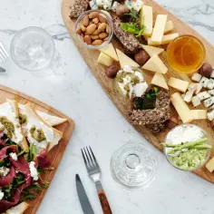 Jakie przekąski do alkoholu - zaskakujące połączenia, które zachwycą