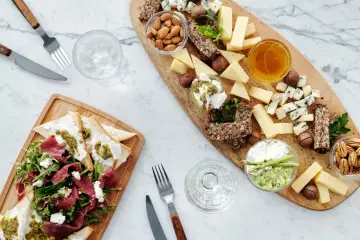 Jakie przekąski do alkoholu - zaskakujące połączenia, które zachwycą